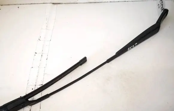 Volkswagen PASSAT B6 Front wiper blade arm 3c1955410b