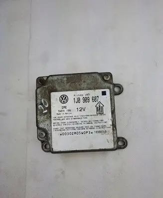Volkswagen PASSAT B5 Airbag control unit/module 1J0909607 10980310 5WK4199