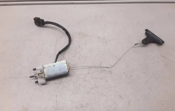 KIA Sorento Fuel tank cap lock 