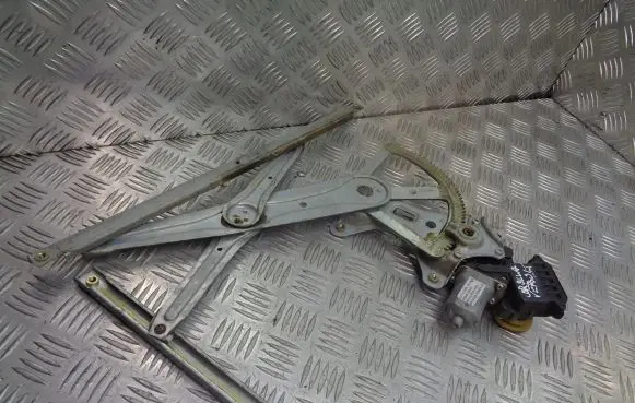 Toyota Corolla Verso E121 Front door electric window regulator 