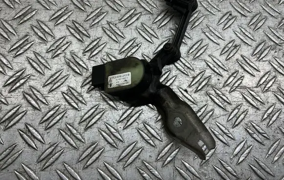 Headlight/headlamp level sensor