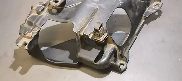 Headlight/headlamp mounting bracket