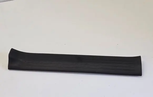Mercedes-Benz GLS X167 Rear sill trim cover A1676803701