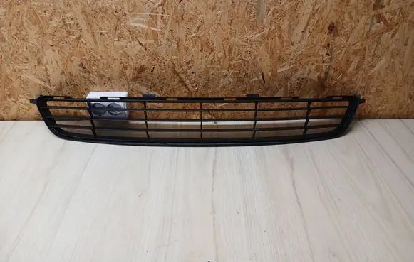 Front bumper lower grill