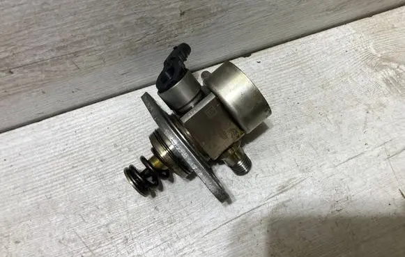 Opel Crossland X Fuel injection high pressure pump 9805614880