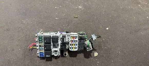 Volvo V70 Fuse module 8690698