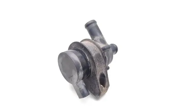 Volkswagen Tiguan Water pump 