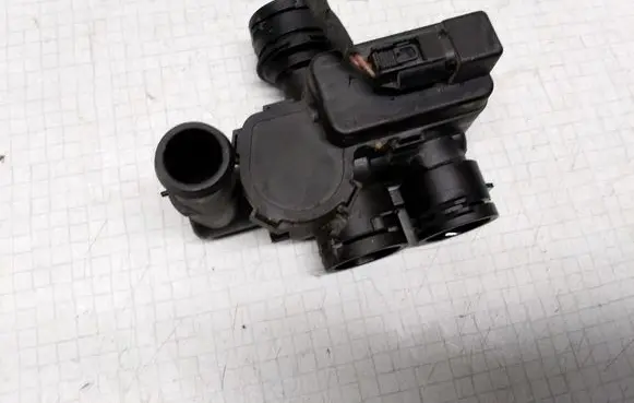 Mercedes-Benz E W211 Coolant heater control valve A2118320084