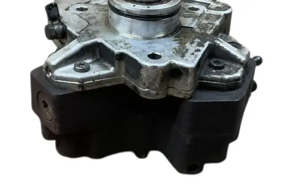 Volvo V70 Fuel injection high pressure pump 0445010043 8642777
