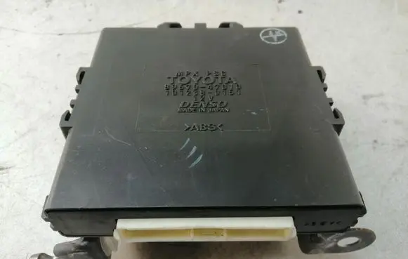 Toyota Prius (XW20) Power management control unit 8967047010 1012380151