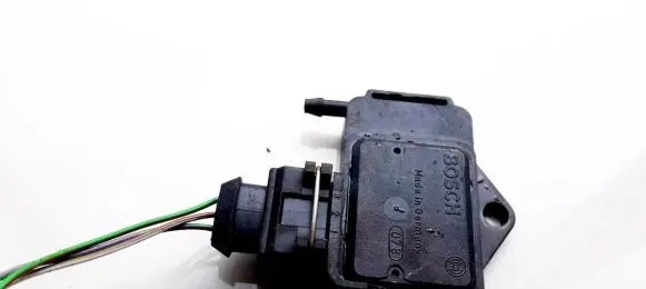 Volkswagen Golf III Air pressure sensor 3A0906051 02614230008