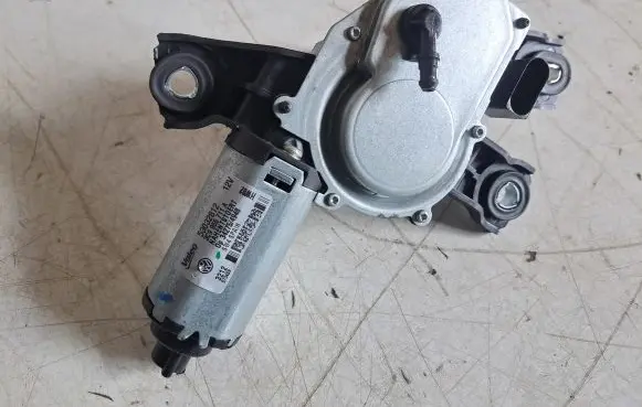 Volkswagen PASSAT B7 Rear window wiper motor 53032812 3C9955711A