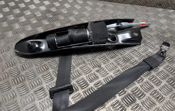 Volvo XC90 Front seatbelt 6157638LOB