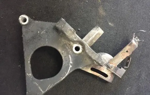 Nissan Almera Engine mounting bracket