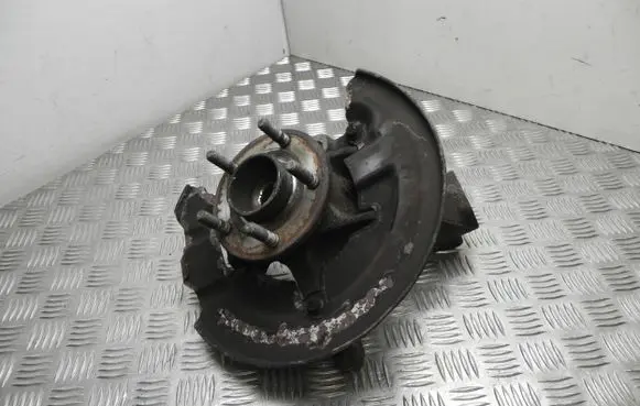 Ford Focus Front wheel hub AV613K171 VD18011