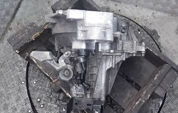 Manual 5 speed gearbox
