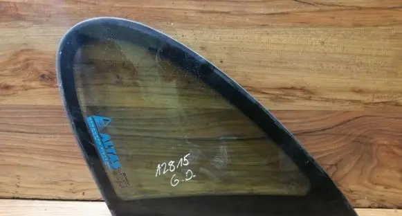Renault Scenic I Rear vent window glass 