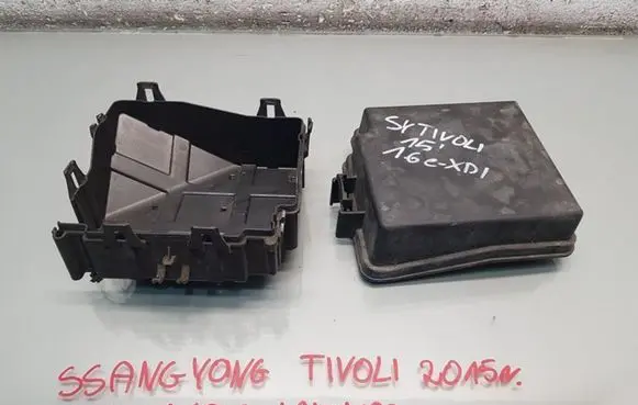 SsangYong Tivoli Fuse box cover