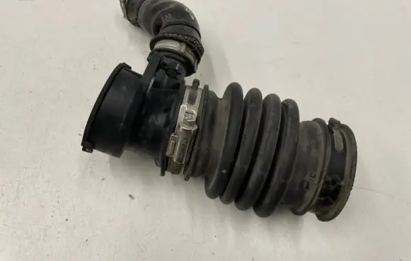 Ford Transit Courier Air intake hose/pipe GN159C623AB