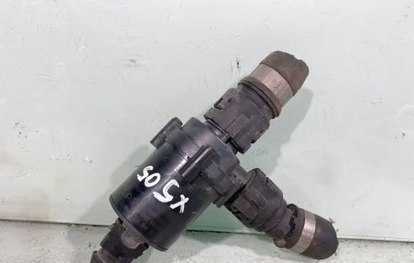 BMW X5 E53 Coolant heater control valve 6411890781102