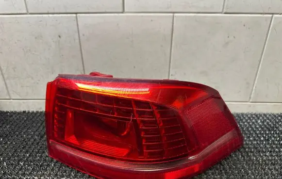 Volkswagen PASSAT B7 Rear/tail lights