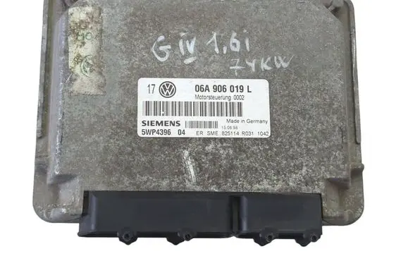 Volkswagen Golf IV Engine control unit/module 06A906019L 5WP439604 825114