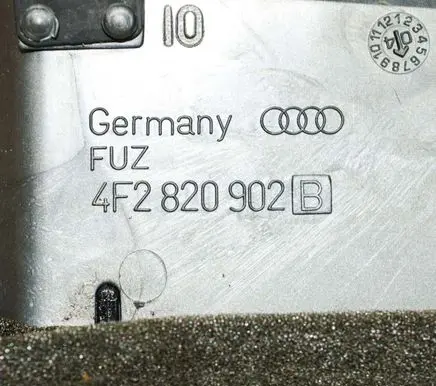 Audi A6 S6 C6 4F Dashboard air vent grill cover trim 4F2820902B