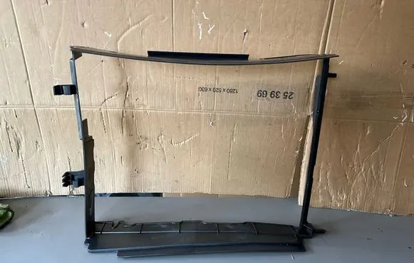 Dacia Sandero III Intercooler air guide/duct channel 215595531R