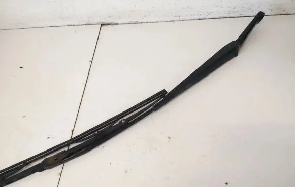 Front wiper blade arm