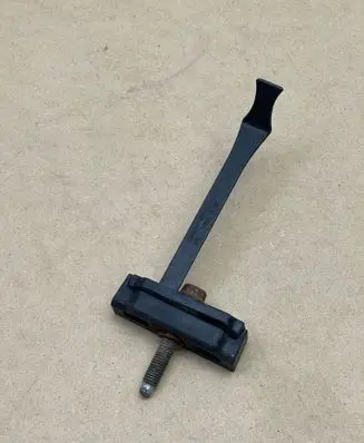 Audi A4 S4 B7 8E 8H Battery bracket 8E0803123