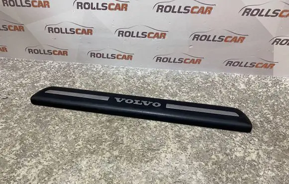 Volvo V50 Front sill trim cover 30744287 08622671