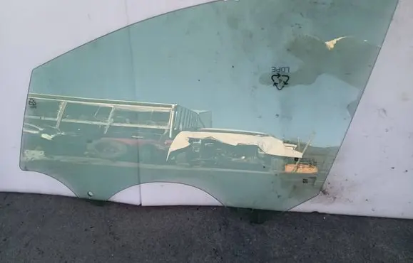 Opel Astra K Front door window glass four-door