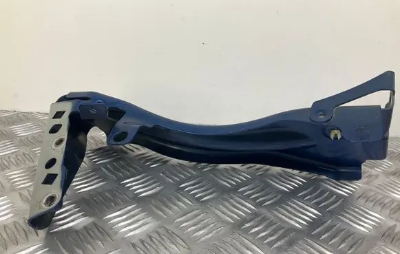 Audi TT TTS Mk2 Fender mounting bracket 8J0821135F