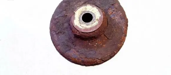 Renault Clio II Coil spring mount 
