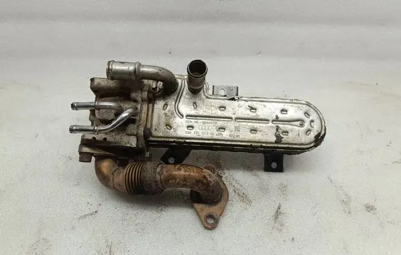 Volkswagen Golf V EGR valve cooler 038131513AD 3210275