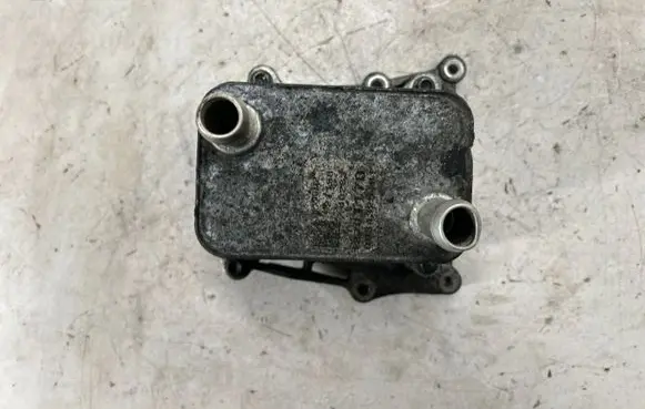 Chevrolet Silverado Oil filter mounting bracket 12738946 12701170