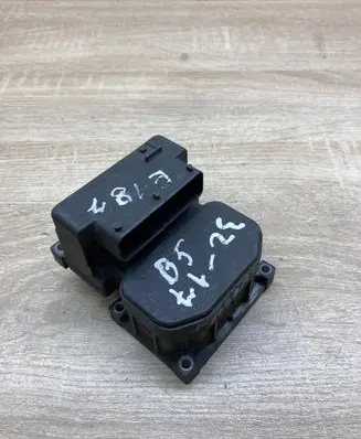 Volkswagen PASSAT B5 ABS Pump 0273004281