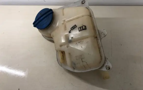Skoda Superb B5 (3U) Coolant expansion tank/reservoir 8D0121403L