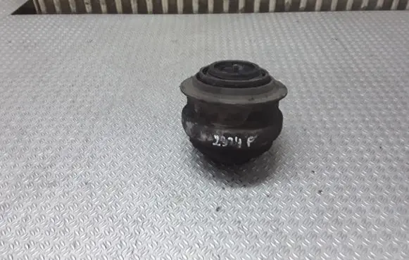 Mercedes-Benz E W211 Engine mount bracket