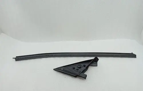 Ferrari 458 Rubber seal front coupe door window 68577600