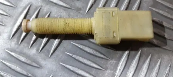 Volkswagen PASSAT B4 Brake pedal sensor switch 443945515