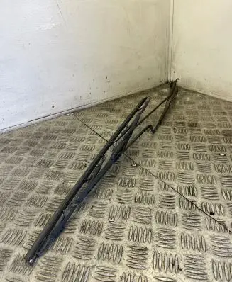 Iveco Daily 3rd gen Front wiper blade arm 56671858