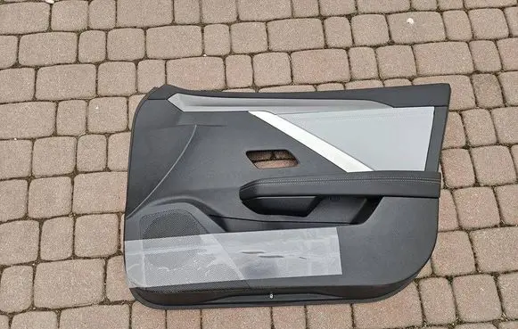 Opel Astra L Front door trim bar 98519977ZS