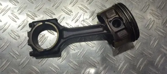 Volvo 850 Piston with connecting rod 245208