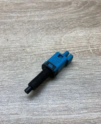 Audi A6 S6 C4 4A Brake pedal sensor switch 1H0907343