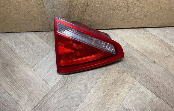 Audi A5 8T 8F Tailgate rear/tail lights 8T0945093