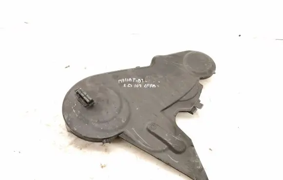 Volkswagen PASSAT B7 Timing chain cover 