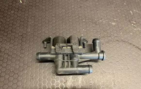 BMW 5 F10 F11 Coolant heater control valve 9310349 151118 1147412221