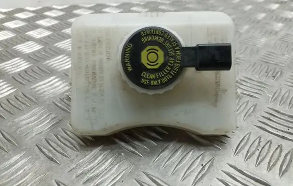Brake fluid reservoir
