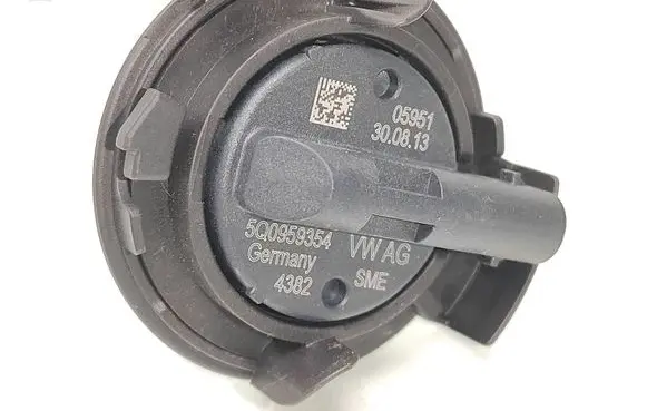 Volkswagen Golf VII Airbag deployment crash/impact sensor 5Q0959354 05951